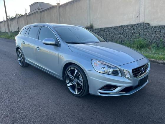 VOLVO V60 2.0 T5 R DESIGN COMFORT 16V TURBO GASOLINA 4P AUTOMATIZADO